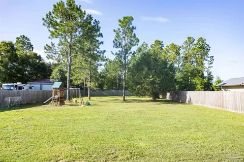 Exterior - 7915 Silver Maple Dr, Milton, FL 32583 photo 4 of 4