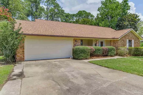 7666 Old Hickory Dr, Pensacola, FL 32507