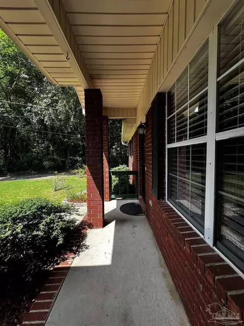 5704 Bronco Pl, Milton, FL 32570 photo 4