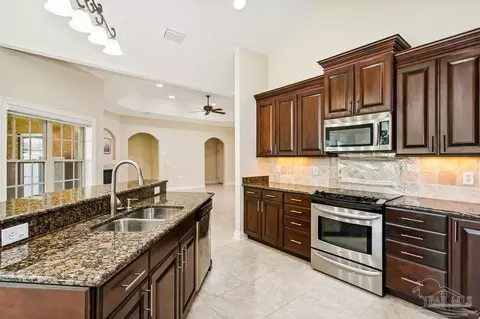 6026 Lancaster Ct, Pace, FL 32571 photo 9