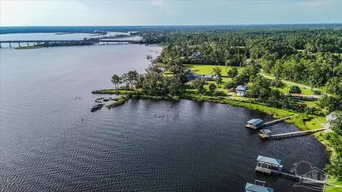 7623 Bay Vista Ln, Milton, FL 32583
