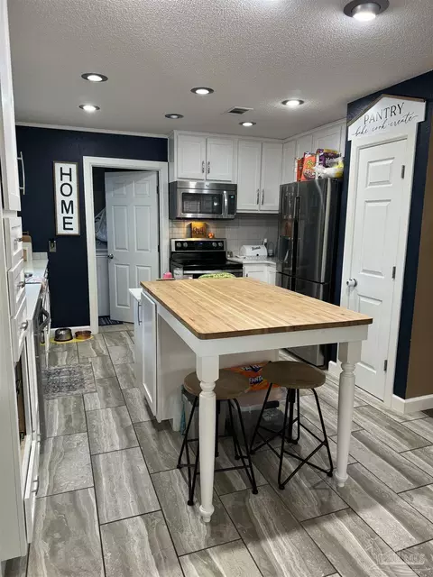 Kitchen - 3790 Nowling Rd, Jay, FL 32565 photo 3 of 3