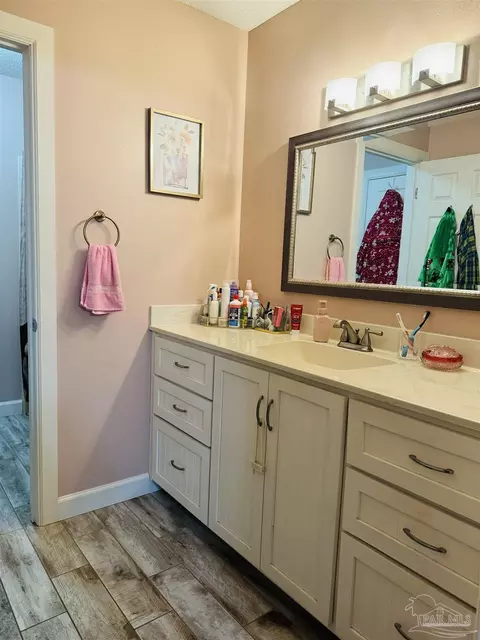 Bath - 3790 Nowling Rd, Jay, FL 32565 photo 1 of 3