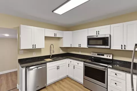 Kitchen - 4654 W Spencer Field Rd, Pace, FL 32571 photo 2 of 4