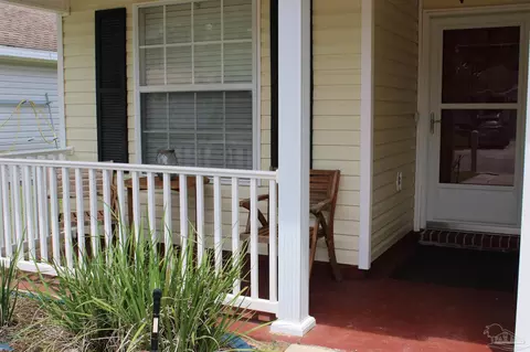 5876 Bilek Dr, Pensacola, FL 32526