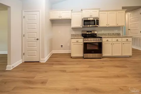 Entry Way - 6275 Pineapple Dr, Milton, FL 32570 photo 5 of 6