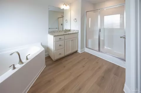 Bath - 6275 Pineapple Dr, Milton, FL 32570 photo 6 of 7