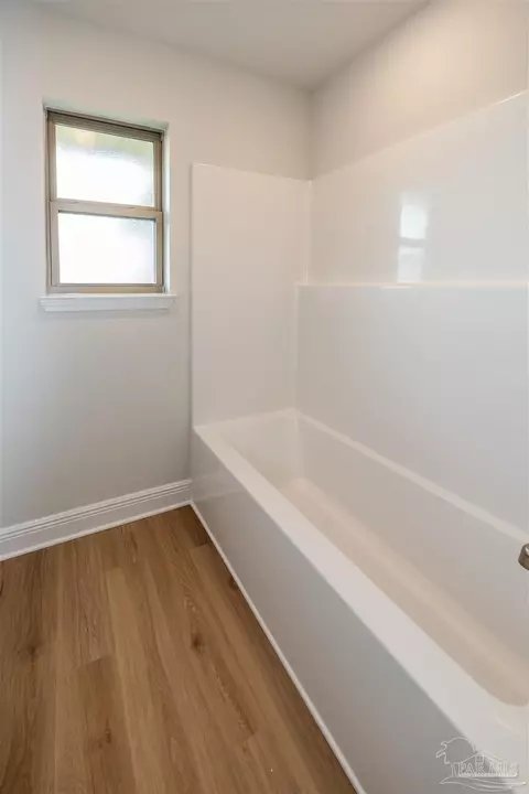 Bath - 6275 Pineapple Dr, Milton, FL 32570 photo 4 of 7