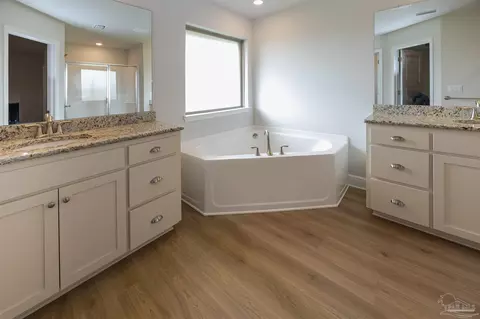 Bath - 6275 Pineapple Dr, Milton, FL 32570 photo 5 of 7