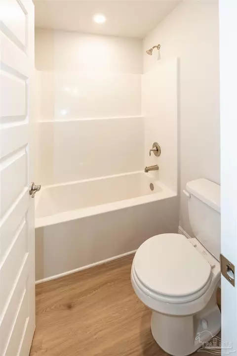 Bath - 6275 Pineapple Dr, Milton, FL 32570 photo 2 of 7