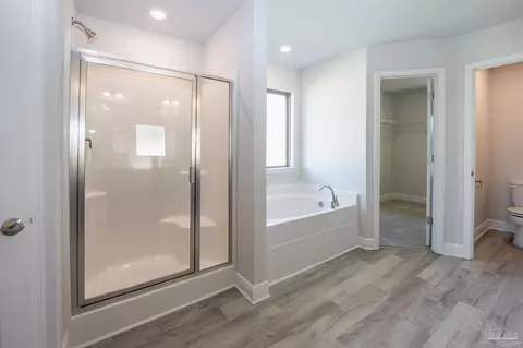 Bath - 6269 Pineapple Dr, Milton, FL 32570 photo 3 of 3