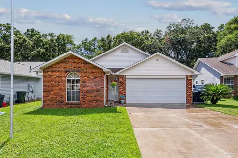 611 Desert Oak Dr, Pensacola, FL 32514