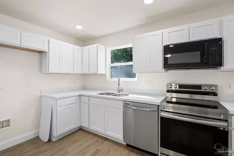 Kitchen - 3284 Damon Dr, Milton, FL 32583 photo 2 of 3