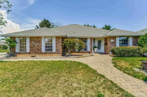 1301 Connemara Cir, Gulf Breeze, FL 32563