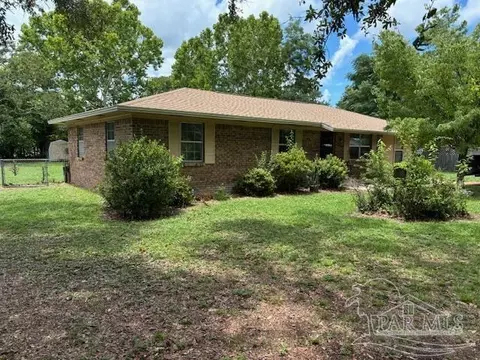 1221 Pinewood Ln, Crestview, FL 32539