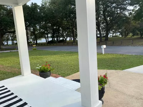 417 SE Baublits Dr, Pensacola, FL 32507