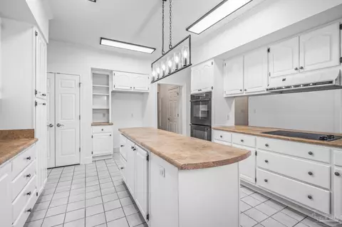 Kitchen - 5704 Nicklaus Ln, Milton, FL 32570 photo 4 of 6