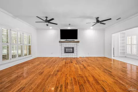 Living - 5704 Nicklaus Ln, Milton, FL 32570 photo 3 of 5