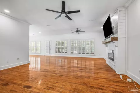 Living - 5704 Nicklaus Ln, Milton, FL 32570 photo 1 of 5