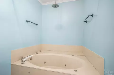 Bath - 5704 Nicklaus Ln, Milton, FL 32570 photo 7 of 8