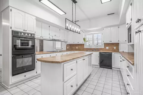 Kitchen - 5704 Nicklaus Ln, Milton, FL 32570 photo 1 of 6