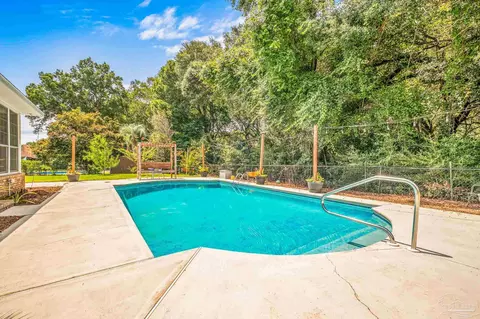 Exterior - 5704 Nicklaus Ln, Milton, FL 32570 photo 5 of 8