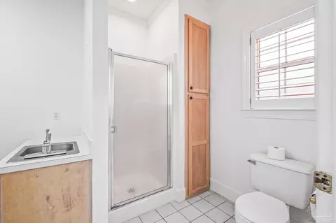 Bath - 5704 Nicklaus Ln, Milton, FL 32570 photo 8 of 8