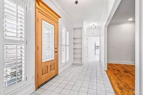 Entry Way - 5704 Nicklaus Ln, Milton, FL 32570 photo 2 of 6