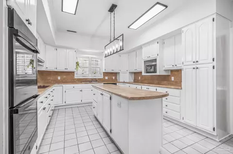 Kitchen - 5704 Nicklaus Ln, Milton, FL 32570 photo 2 of 6