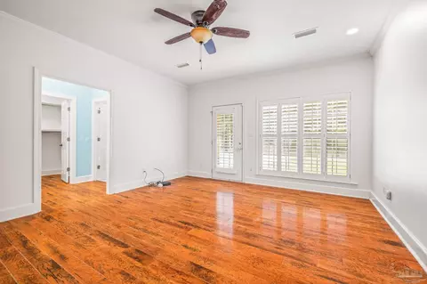 Living - 5704 Nicklaus Ln, Milton, FL 32570 photo 5 of 5