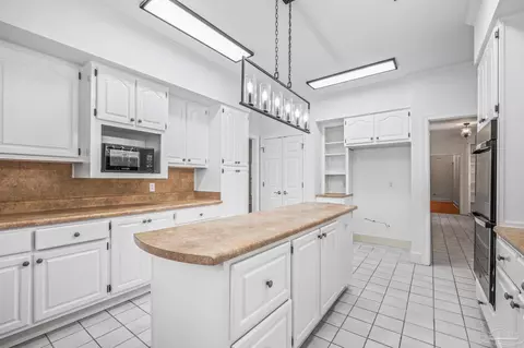 Kitchen - 5704 Nicklaus Ln, Milton, FL 32570 photo 5 of 6