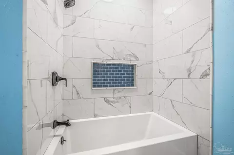 Bath - 5704 Nicklaus Ln, Milton, FL 32570 photo 4 of 8
