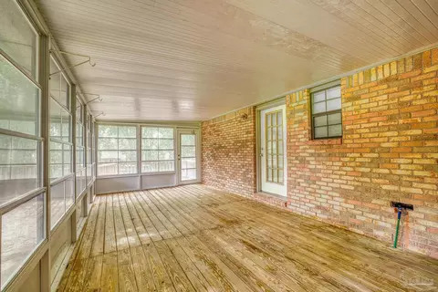 Exterior - 105 Hope Dr, Crestview, FL 32536 photo 3 of 9