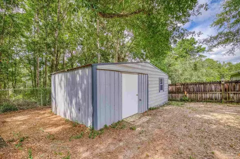 Exterior - 105 Hope Dr, Crestview, FL 32536 photo 6 of 9