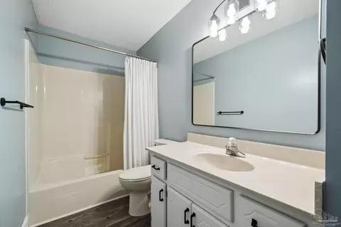 Bath - 105 Hope Dr, Crestview, FL 32536 photo 1 of 2