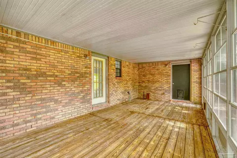 Exterior - 105 Hope Dr, Crestview, FL 32536 photo 4 of 9