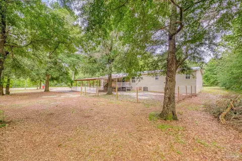 11228 Silverton Dr, Milton, FL 32583