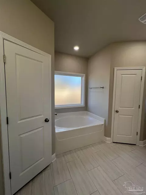 Bath - 5397 Parkside Dr, Pace, FL 32571 photo 2 of 4