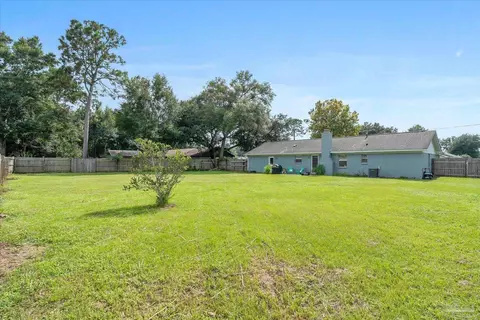 Exterior - 5337 Casper Cir, Milton, FL 32570 photo 7 of 8