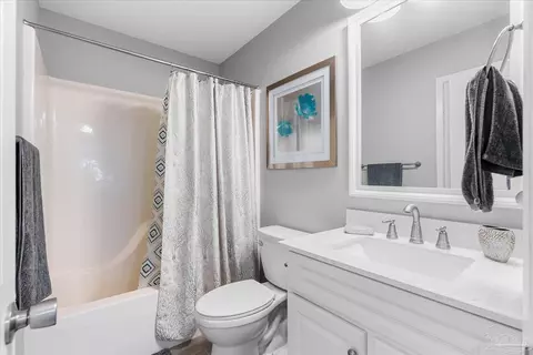 Bath - 5337 Casper Cir, Milton, FL 32570 photo 4 of 4