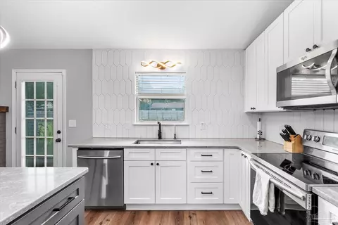Kitchen - 5337 Casper Cir, Milton, FL 32570 photo 4 of 4