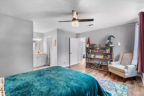 Bedroom - 5337 Casper Cir, Milton, FL 32570 photo 2 of 3