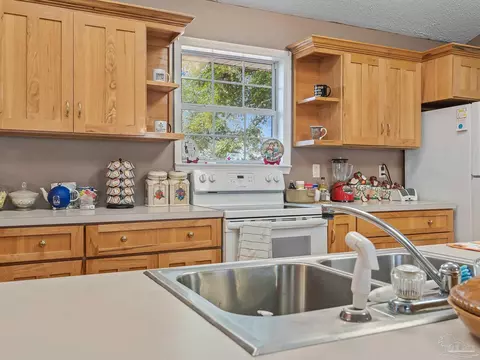 Kitchen - 23281 NW Black Bottom Rd, Altha, FL 32421 photo 2 of 7