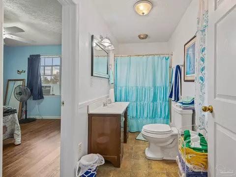 Bath - 23281 NW Black Bottom Rd, Altha, FL 32421 photo 3 of 3
