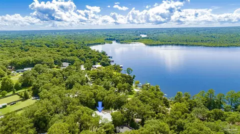 7627 Lakeside Dr, Milton, FL 32583