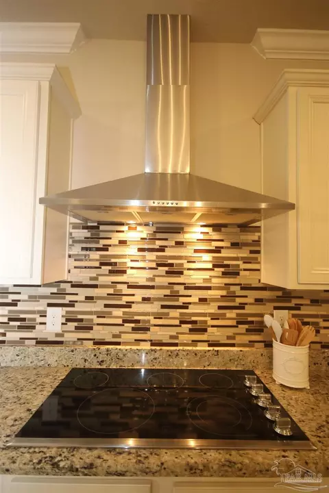 Kitchen - 2608 Gemstone Cir, Pace, FL 32571 photo 4 of 5