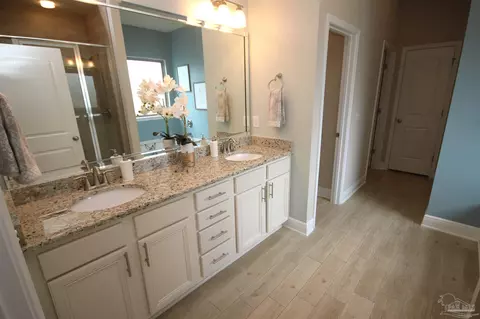 Bath - 2608 Gemstone Cir, Pace, FL 32571 photo 2 of 7