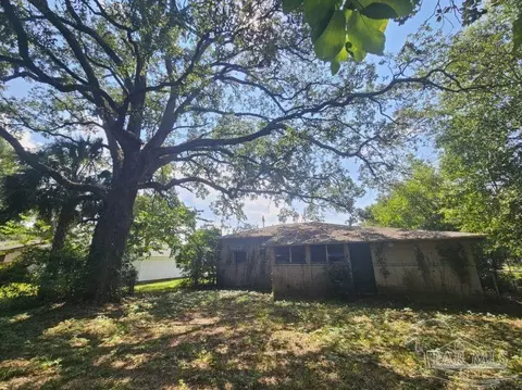 8 Sulu Dr, Pensacola, FL 32507
