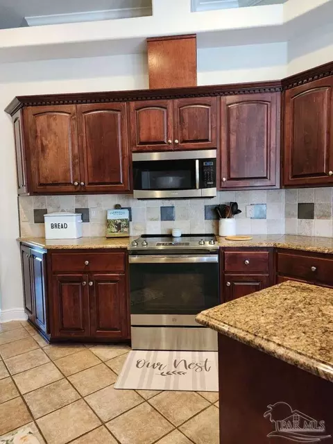 Kitchen - 4115 Lancaster Gate Dr, Pace, FL 32571 photo 4 of 5