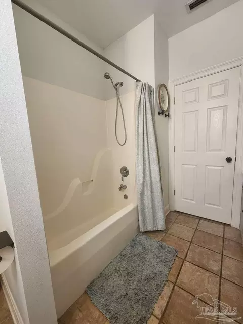 Bath - 4115 Lancaster Gate Dr, Pace, FL 32571 photo 4 of 10